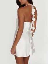 Rückenfreies Neckholder-Kurzkleid mit Blumenstreifen